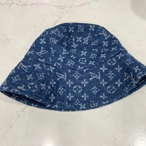 Jean logo bucket hat
